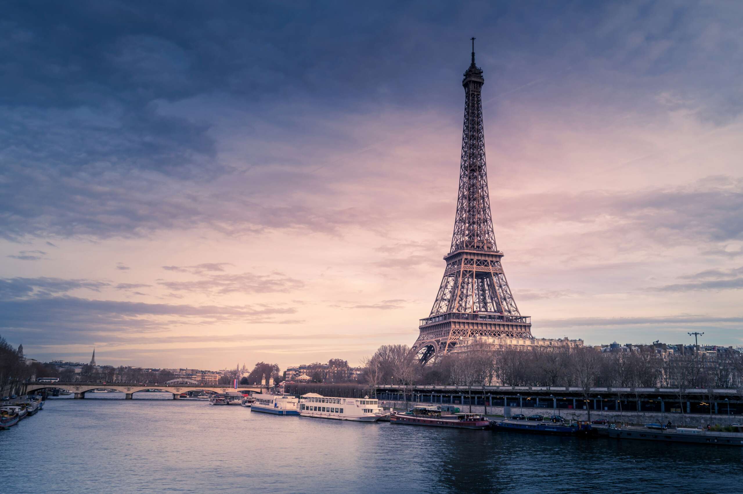 Paris et la Tour Eiffel un soir d'automne